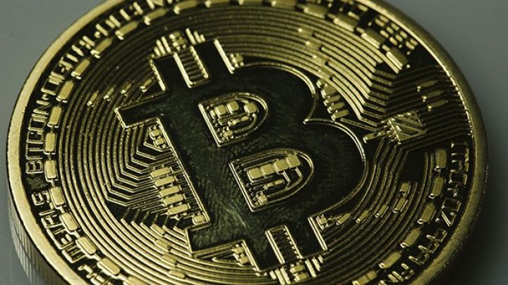 Bitcoin-in qiyməti 10 min dolları keçdi