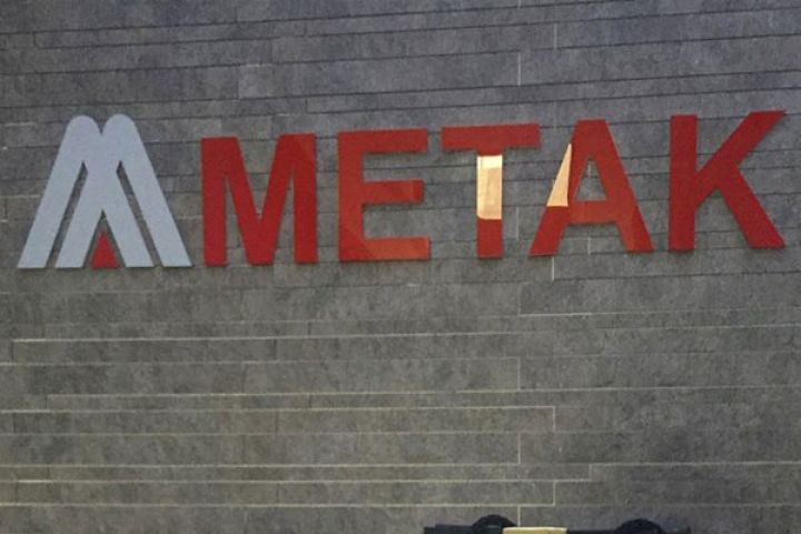 İnvestorlara borcu olan “METAK”ın gəlirləri və mənfəəti azalıb