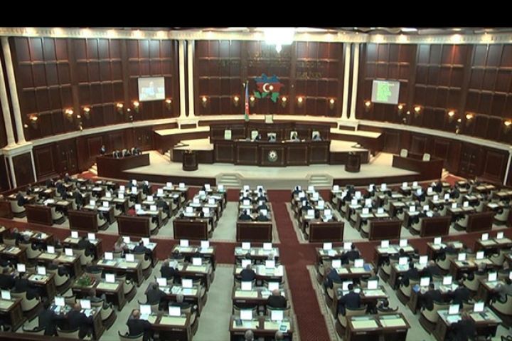 "Kredit borclarına görə şirkətlərə də yardım edilməlidir"