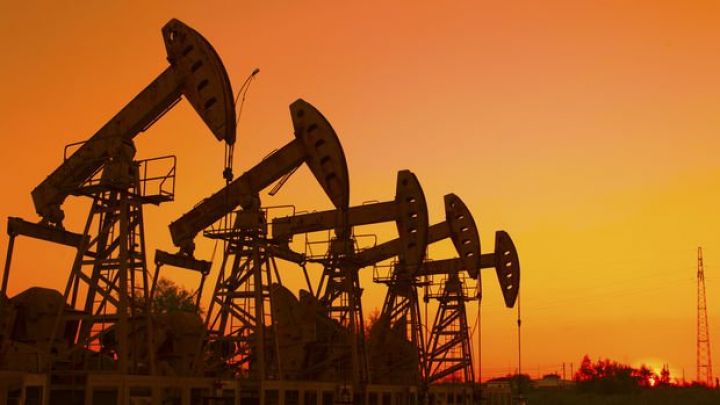 Neft peyvənd xəbərlərilə bahalaşmaqda davam edir