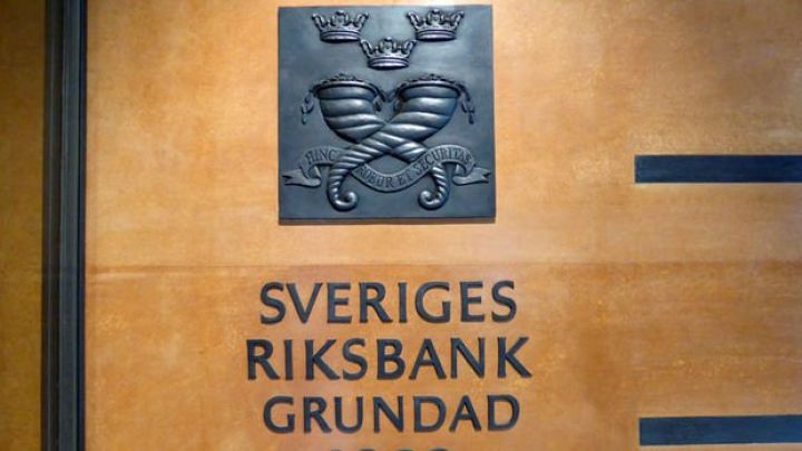 Faizini sıfırda saxladı