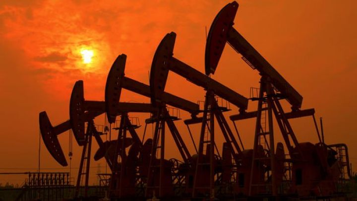 Neft bahalaşmaqda davam edir