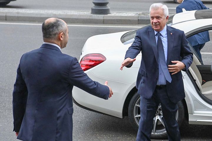 Milyarder Bakıda Bankın yeni baş ofisinin açılışında iştirak etdi