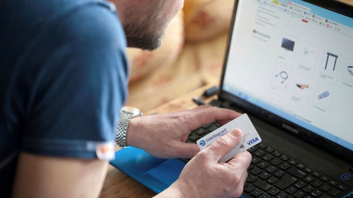 Ənənəvi bank kartlarının sonu gəlir  - Visa-dan 2 milyard dollarlıq yeni həmlə