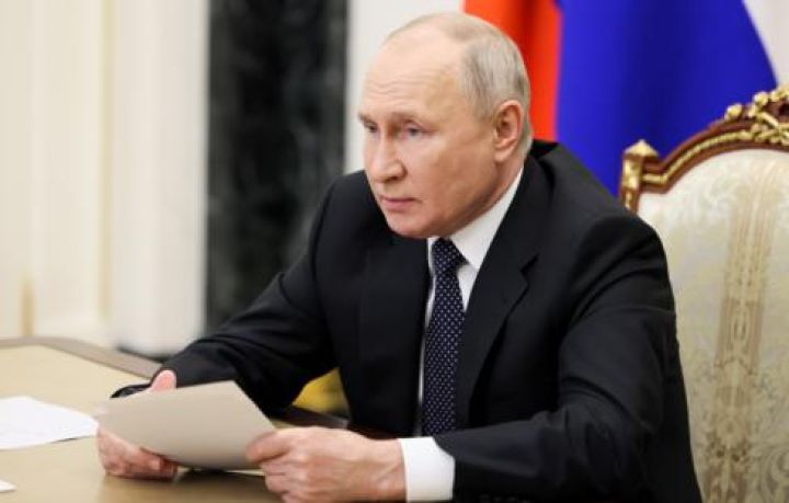 Putin rublun bahalaşması üçün tədbirlər görməyi tapşırdı
