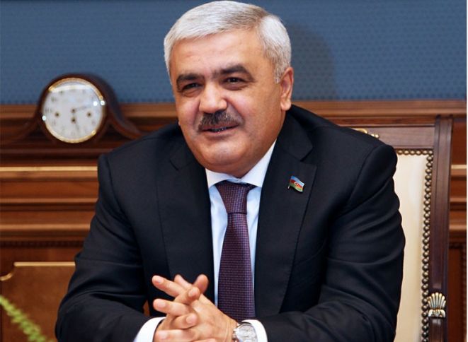 Rövnəq Abdullayev: "Neft erası başa çatıb"