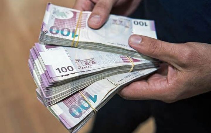Banklar əhalidən 572 milyon manat qazandı