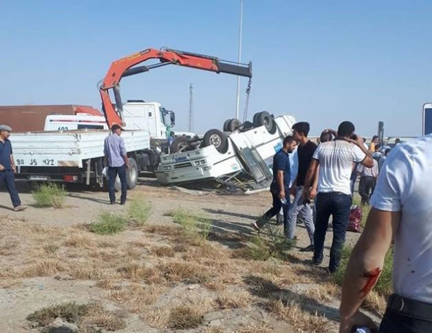 Bakıda sərnişin avtobusu aşıb, bir nəfər ölüb, 13 nəfər xəsarət alıb - YENİLƏNİB