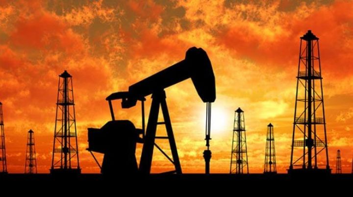 Nəhəng bank neft qiyməti proqnozlarını aşağı saldı