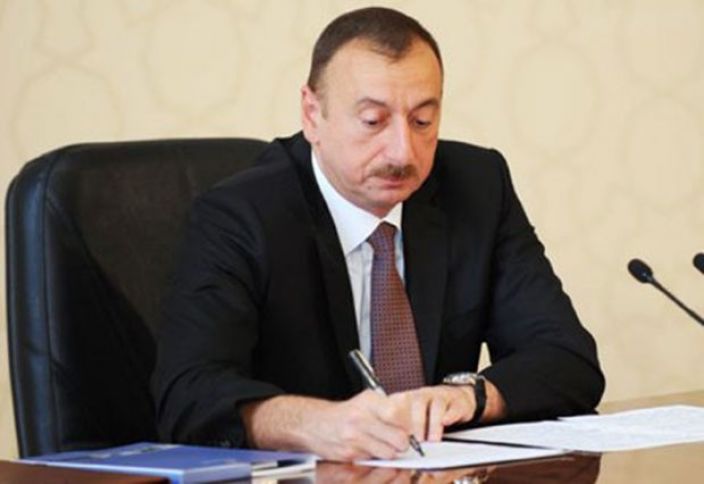 Prezident icra başçısını vəzifədən azad etdi 
