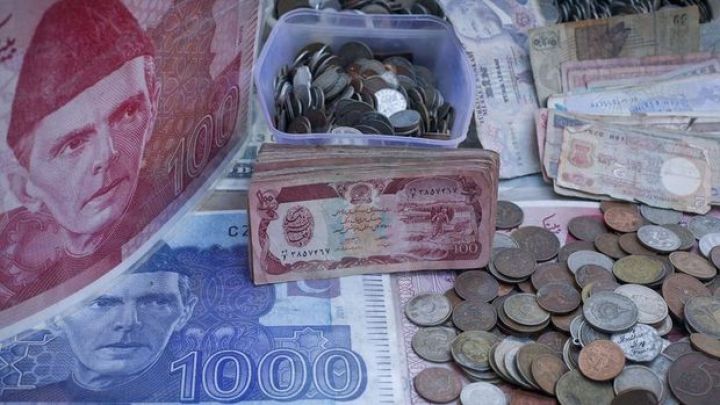 Pakistan faiz artrdı