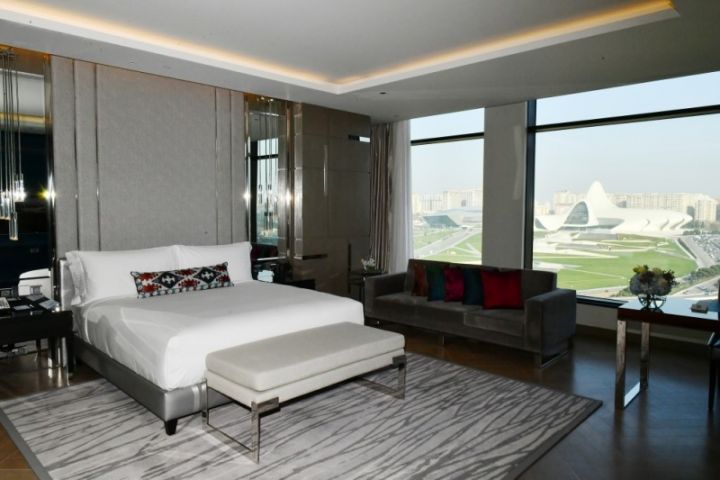 14 mərtəbəsində otel, yuxarı 19 mərtəbəsində isə mənzillər yerləşir  - Prezident açılışında iştirak edib