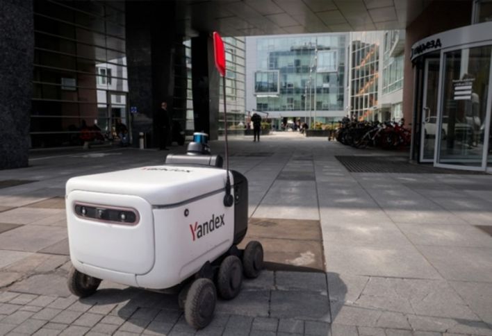 “Yandex” 2024-cü ildə kuryer-robotların sayını iki dəfə artırmaq istəyir
