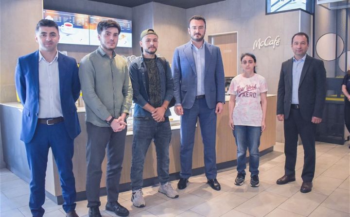 “McDonald’s Azərbaycan”ın dəstək olduğu tələbələrlə görüş keçirildi - FOTO