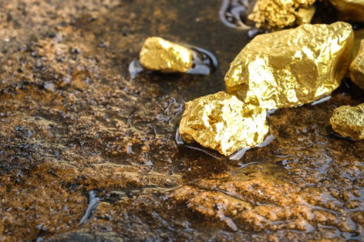 “AzerGold” qiymətli metalların satışından 1 milyard manatdan çox gəlir əldə edib