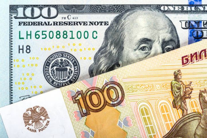 Moskva birjasında dolların məzənnəsi cüzi yüksəlib