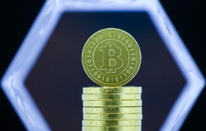 Bitcoin-in qiyməti 2 dekabr 2021-ci ildən bəri ilk dəfə 56 min dolları keçib