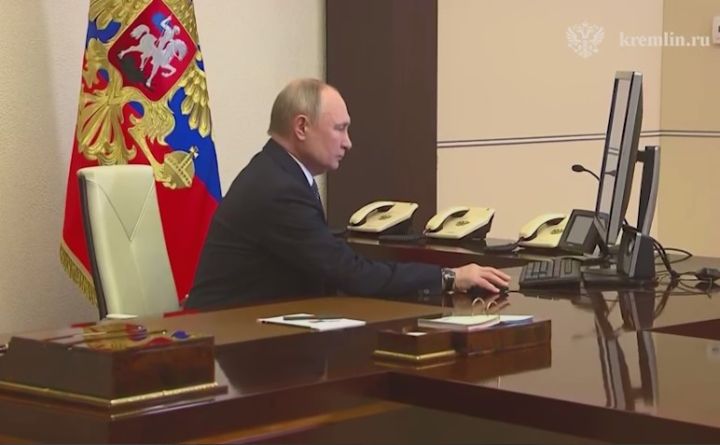 Putin prezident seçkilərində onlayn səs verib